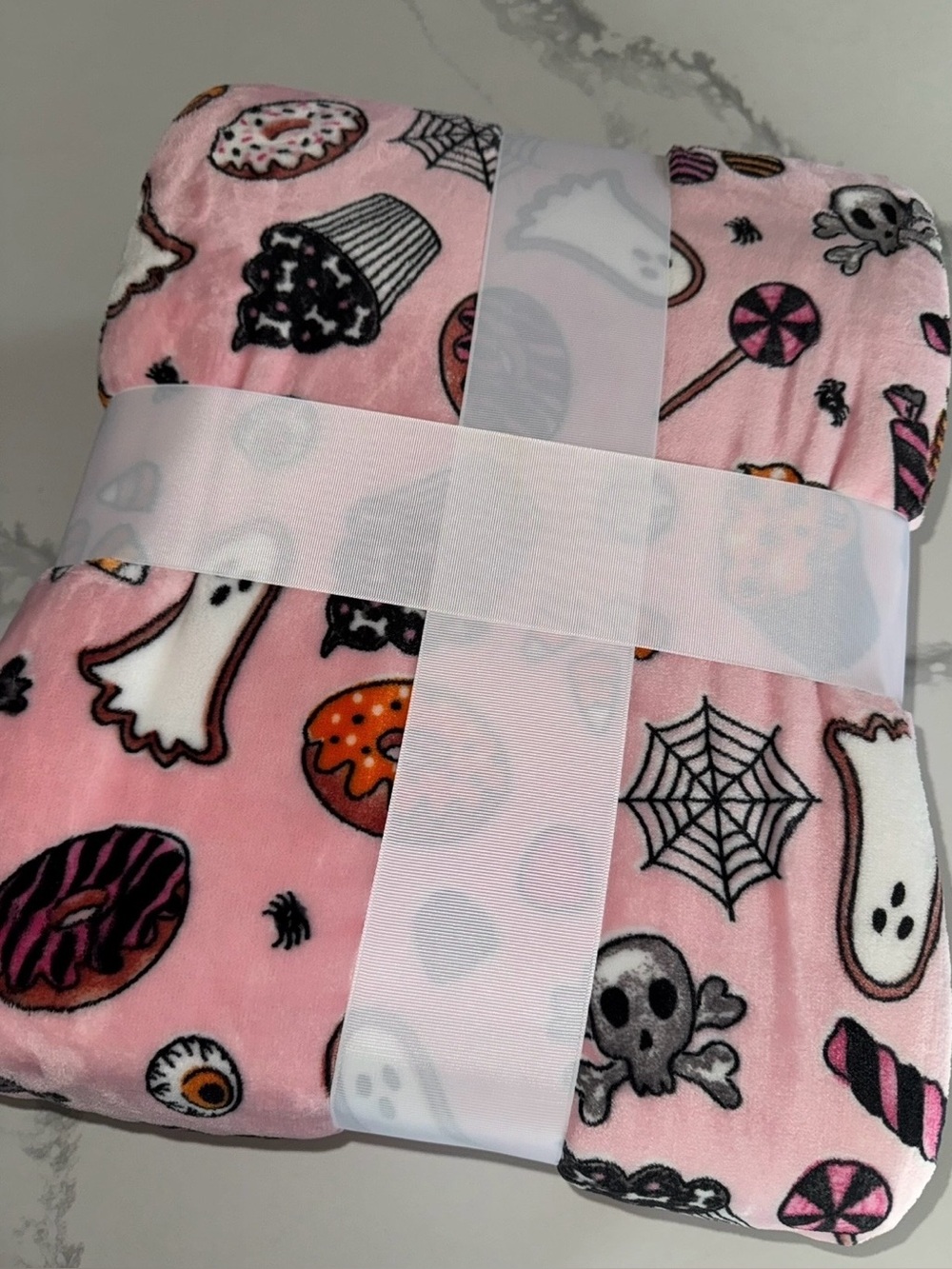 Isaac Mizrahi Halloween Ghosts & Treats Creepy Confections Plush Blanket